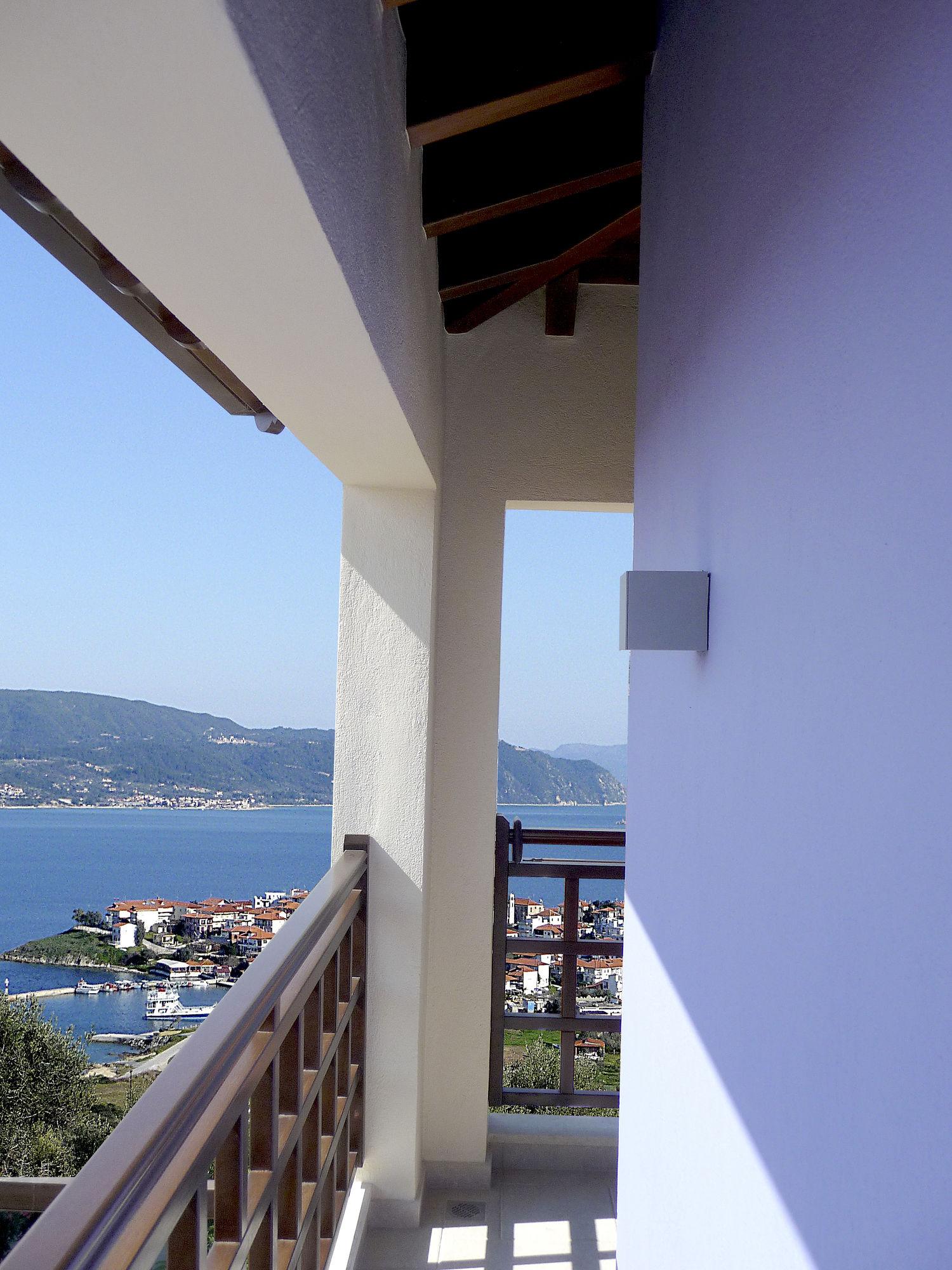 Helianthus Guesthouse Amoliani Exterior foto